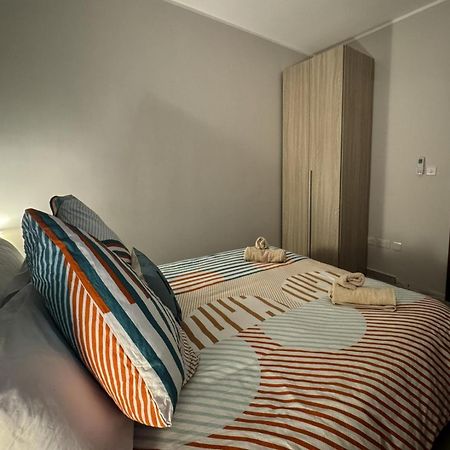 Centrally Located, Well Equipped, Stylish Flat. 세인트폴스베이 외부 사진