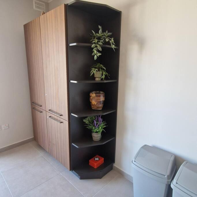 Centrally Located, Well Equipped, Stylish Flat. 세인트폴스베이 외부 사진
