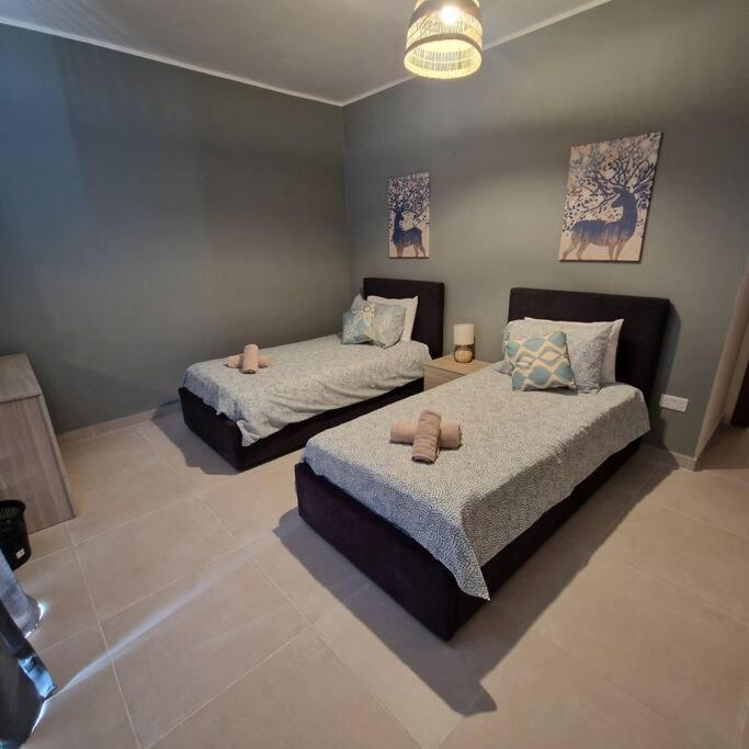 Centrally Located, Well Equipped, Stylish Flat. 세인트폴스베이 외부 사진