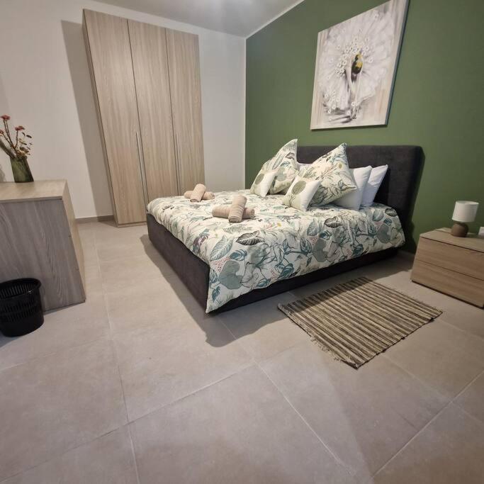 Centrally Located, Well Equipped, Stylish Flat. 세인트폴스베이 외부 사진
