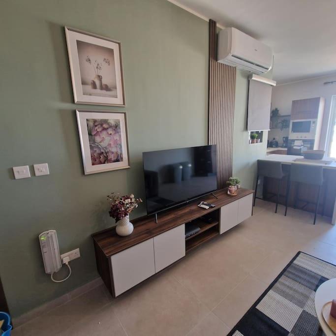 Centrally Located, Well Equipped, Stylish Flat. 세인트폴스베이 외부 사진