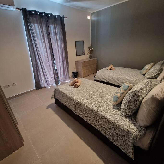 Centrally Located, Well Equipped, Stylish Flat. 세인트폴스베이 외부 사진