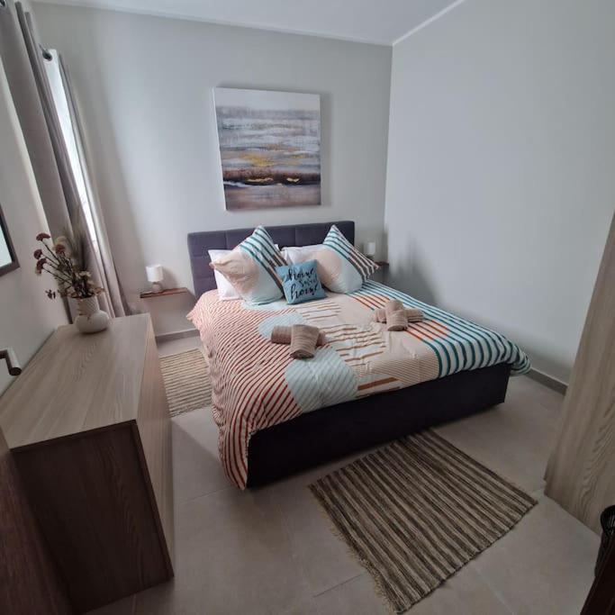 Centrally Located, Well Equipped, Stylish Flat. 세인트폴스베이 외부 사진