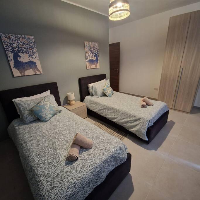 Centrally Located, Well Equipped, Stylish Flat. 세인트폴스베이 외부 사진