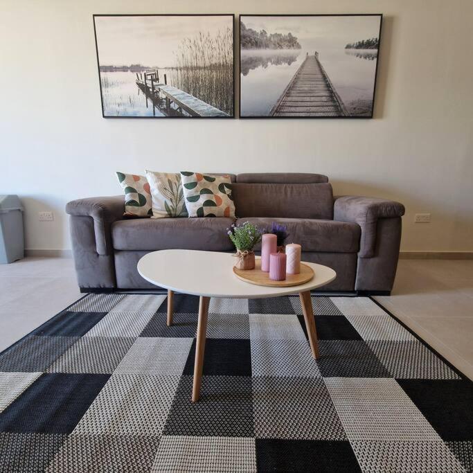 Centrally Located, Well Equipped, Stylish Flat. 세인트폴스베이 외부 사진