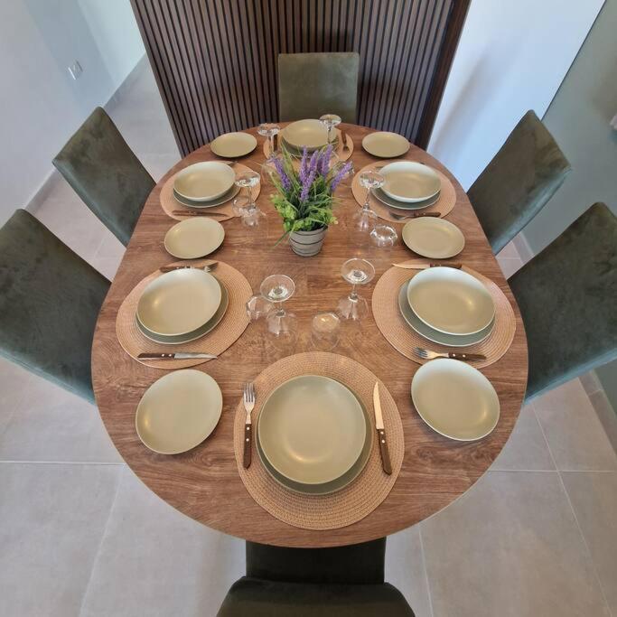 Centrally Located, Well Equipped, Stylish Flat. 세인트폴스베이 외부 사진