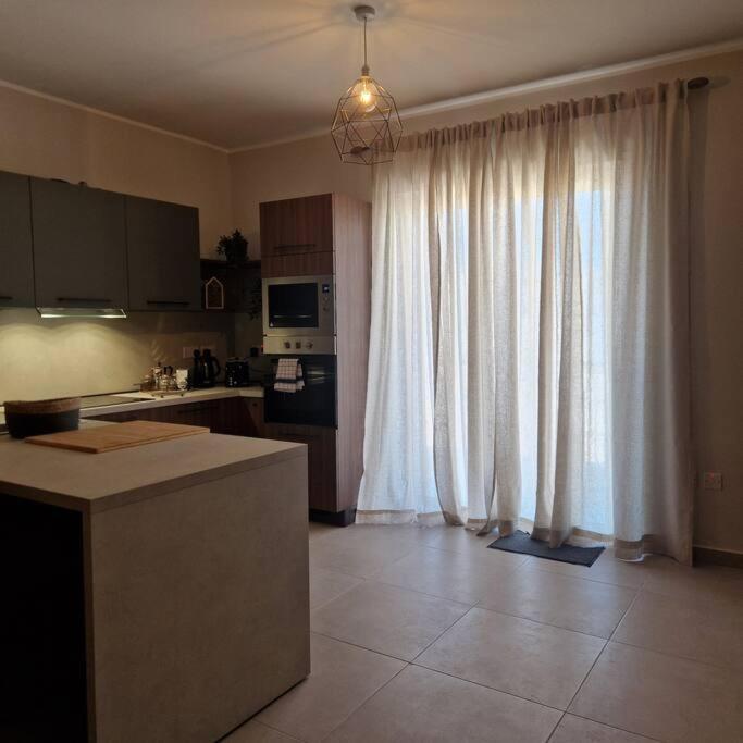 Centrally Located, Well Equipped, Stylish Flat. 세인트폴스베이 외부 사진