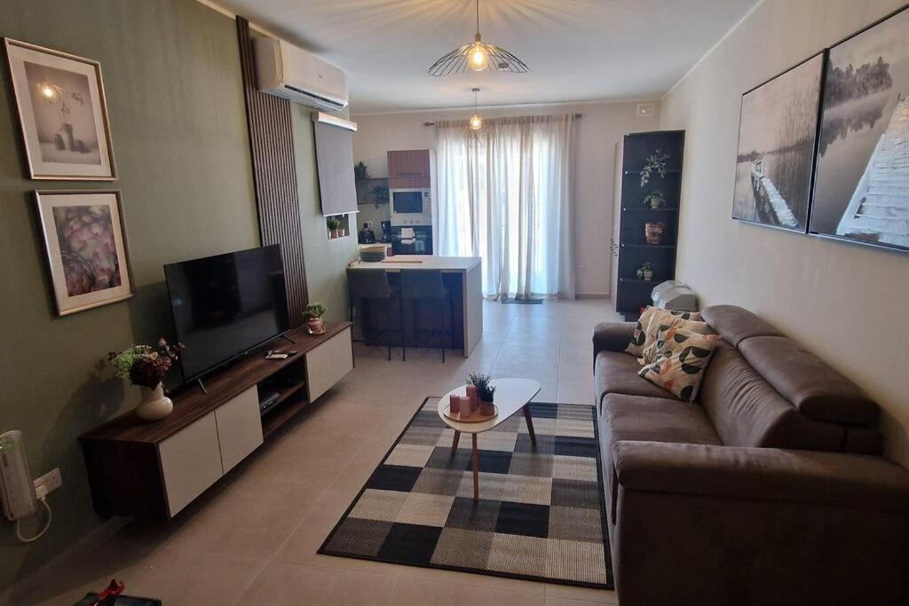 Centrally Located, Well Equipped, Stylish Flat. 세인트폴스베이 외부 사진