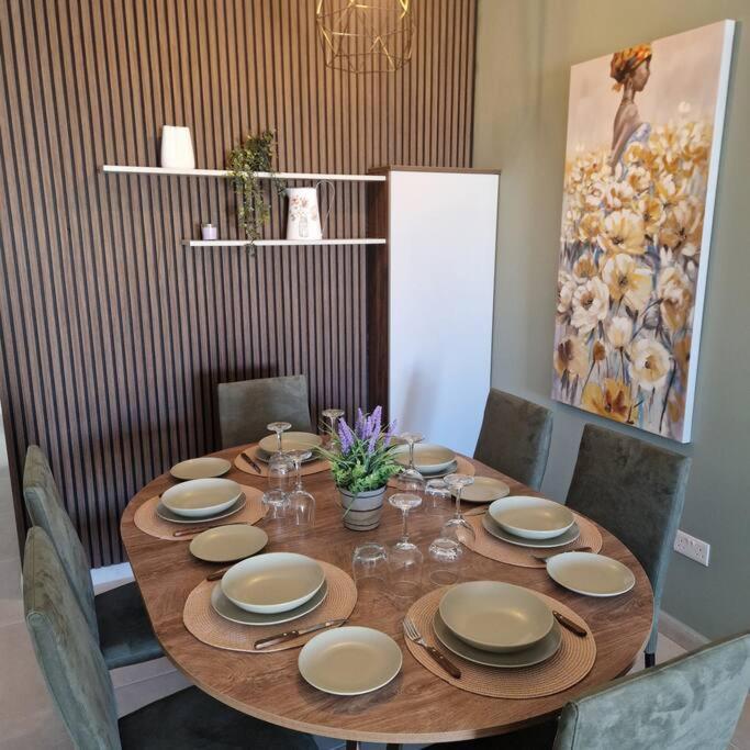 Centrally Located, Well Equipped, Stylish Flat. 세인트폴스베이 외부 사진