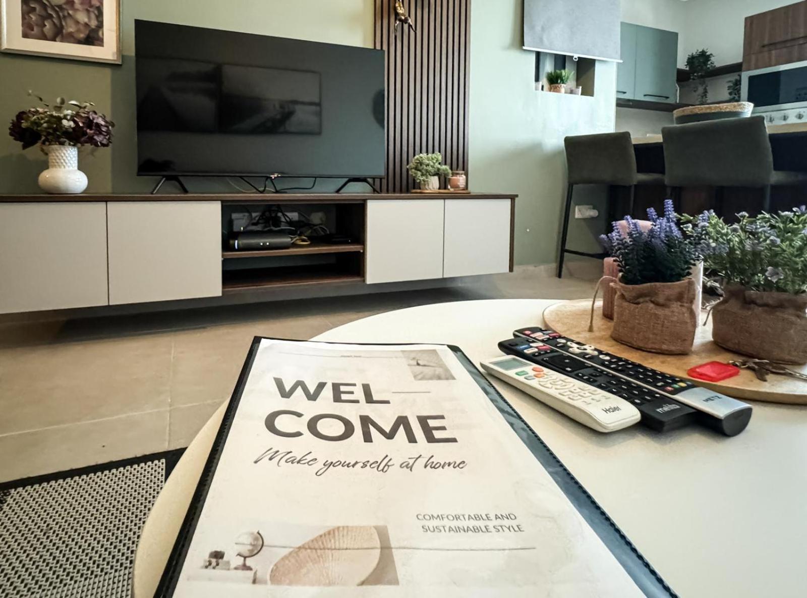 Centrally Located, Well Equipped, Stylish Flat. 세인트폴스베이 외부 사진