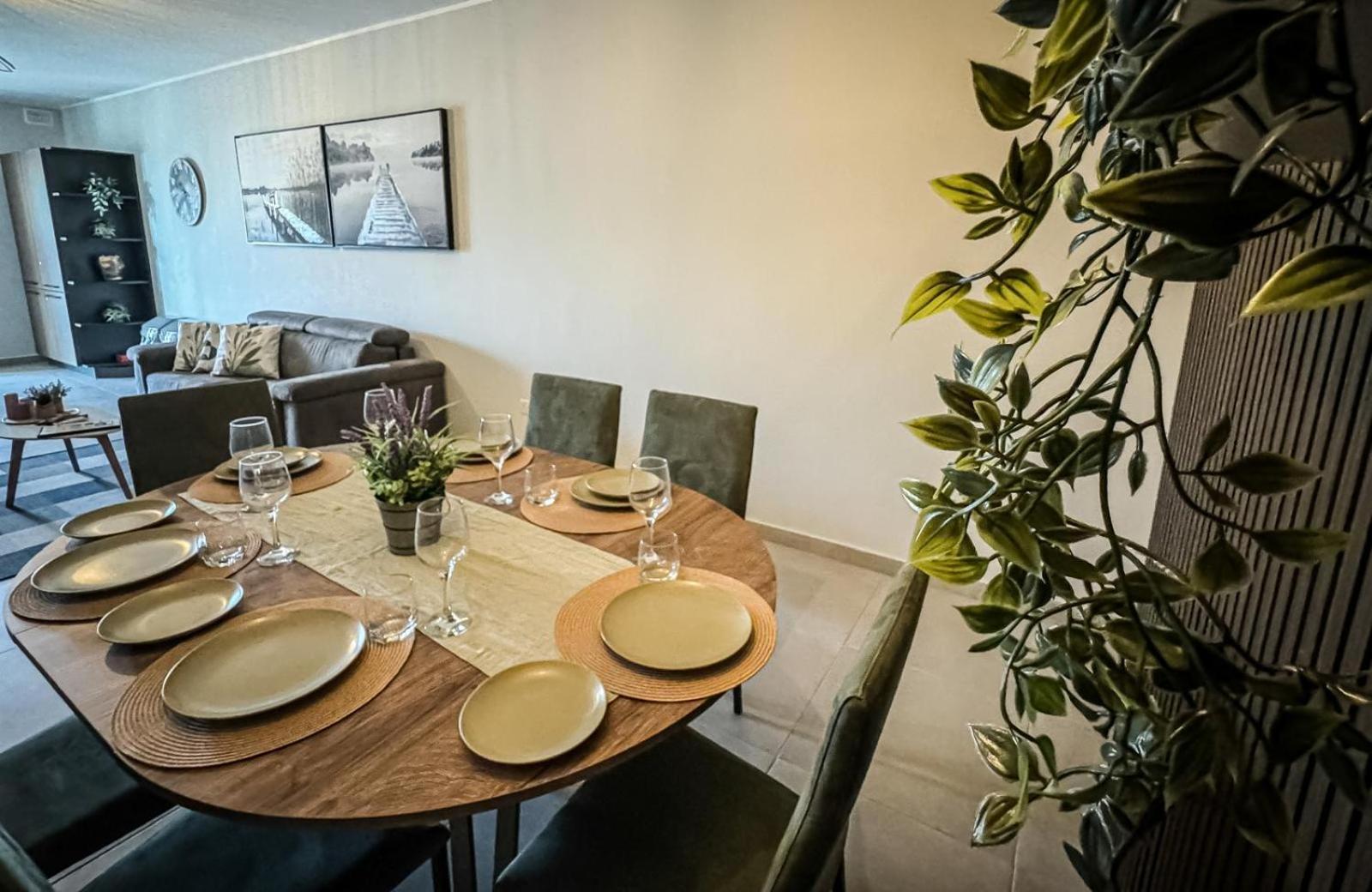 Centrally Located, Well Equipped, Stylish Flat. 세인트폴스베이 외부 사진