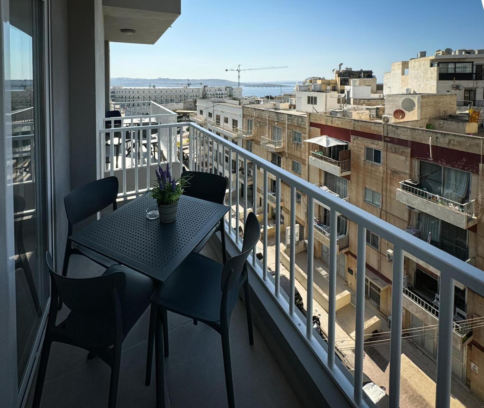 Centrally Located, Well Equipped, Stylish Flat. 세인트폴스베이 외부 사진