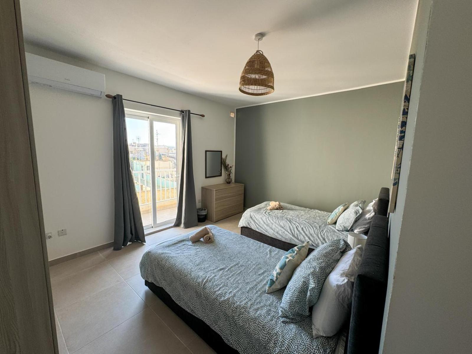 Centrally Located, Well Equipped, Stylish Flat. 세인트폴스베이 외부 사진