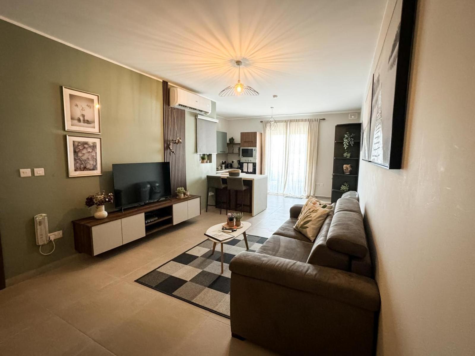 Centrally Located, Well Equipped, Stylish Flat. 세인트폴스베이 외부 사진