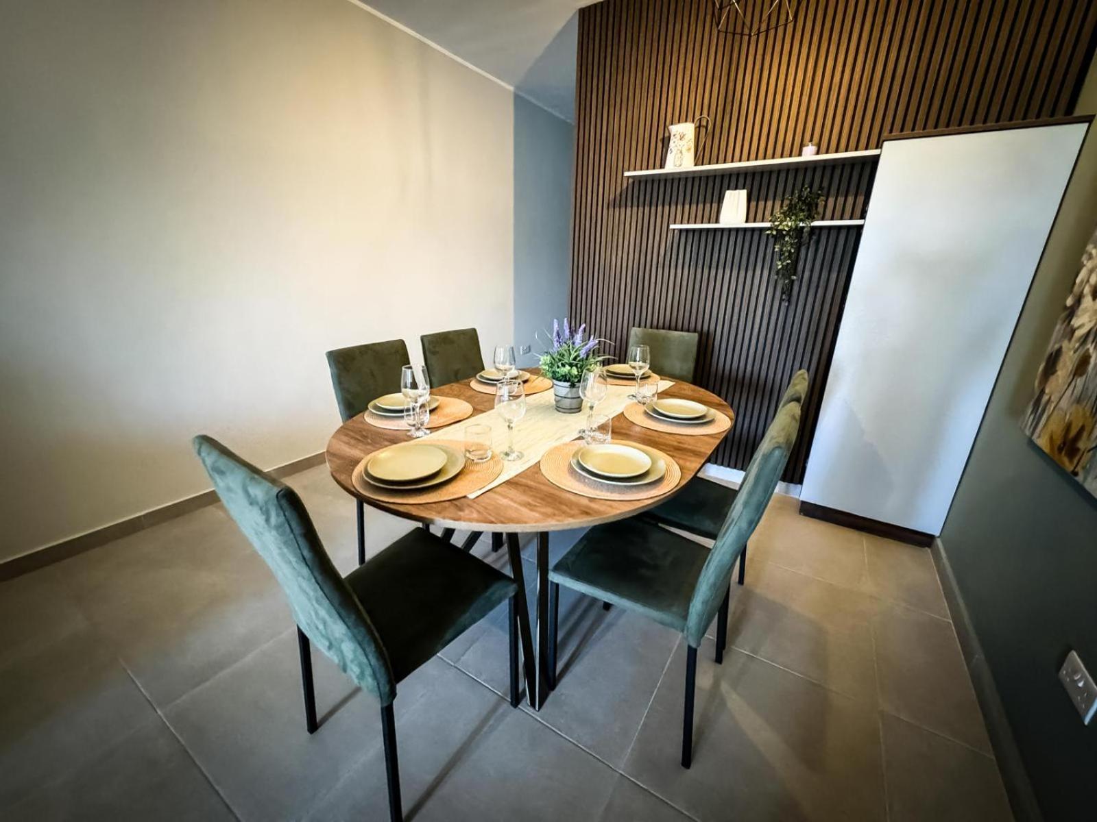 Centrally Located, Well Equipped, Stylish Flat. 세인트폴스베이 외부 사진