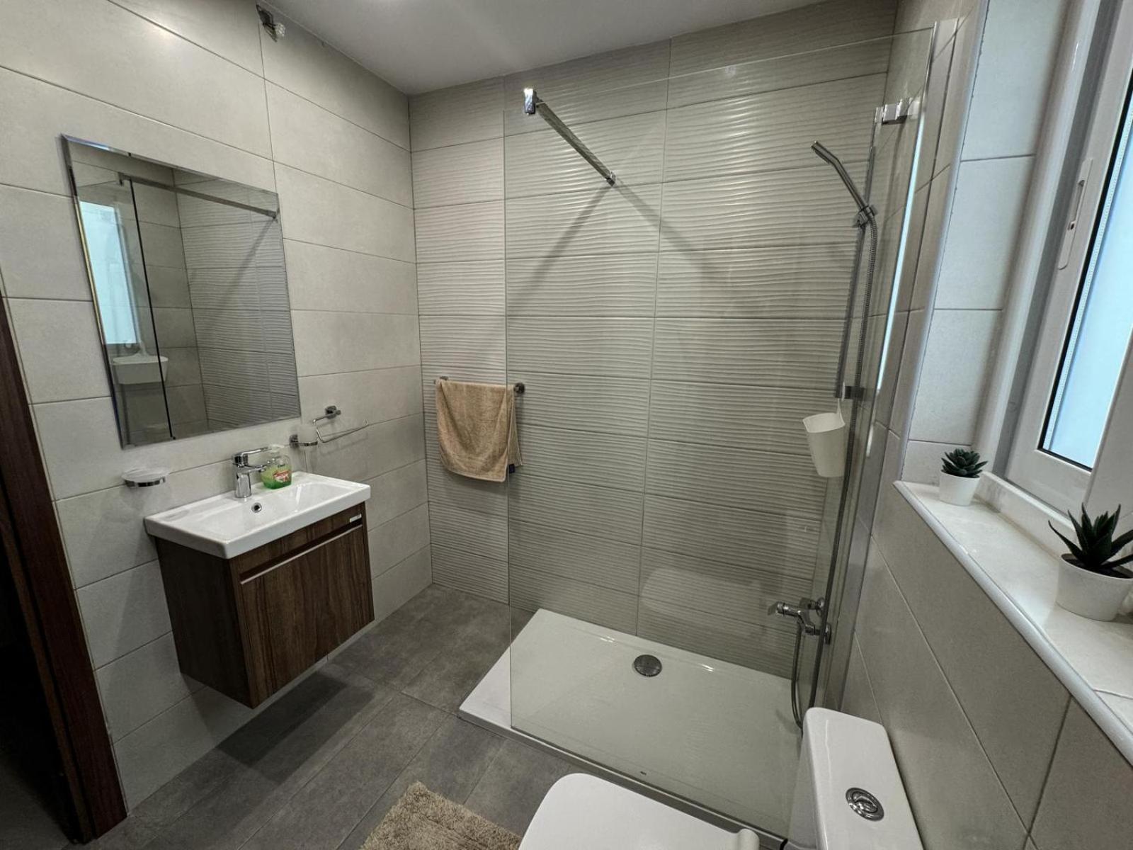 Centrally Located, Well Equipped, Stylish Flat. 세인트폴스베이 외부 사진