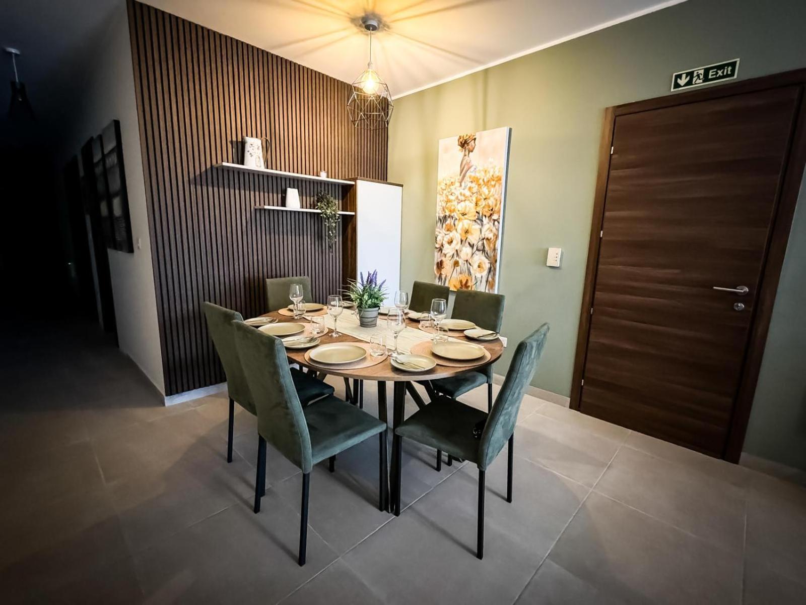 Centrally Located, Well Equipped, Stylish Flat. 세인트폴스베이 외부 사진