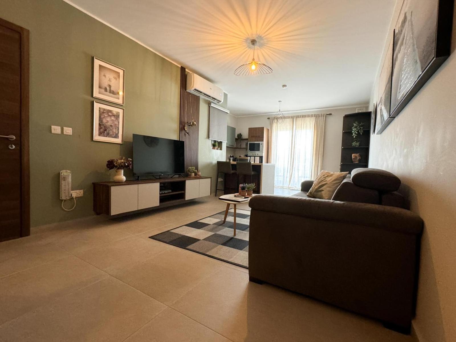 Centrally Located, Well Equipped, Stylish Flat. 세인트폴스베이 외부 사진
