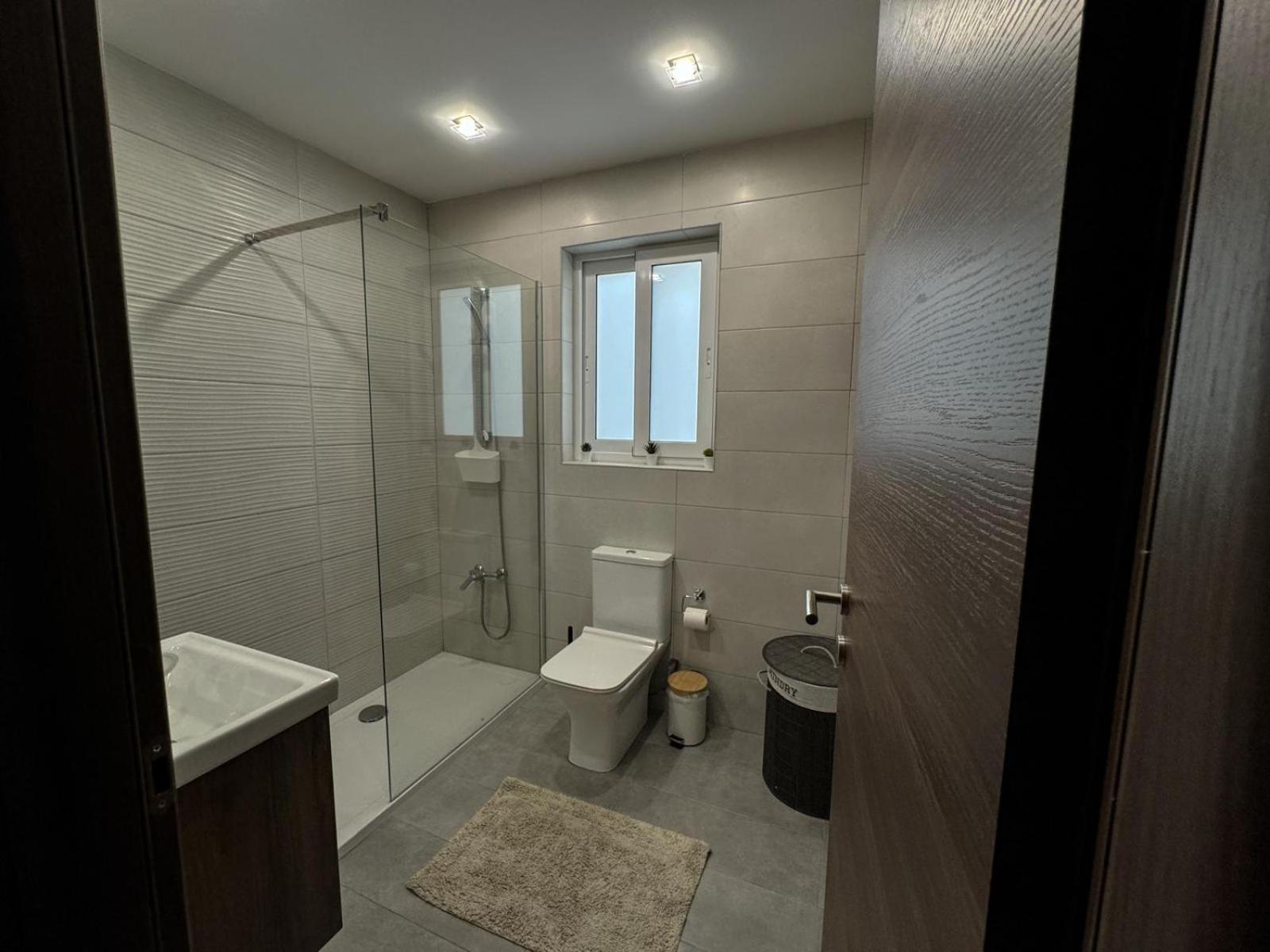 Centrally Located, Well Equipped, Stylish Flat. 세인트폴스베이 외부 사진