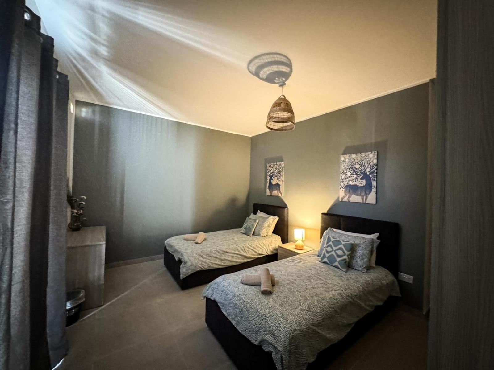 Centrally Located, Well Equipped, Stylish Flat. 세인트폴스베이 외부 사진