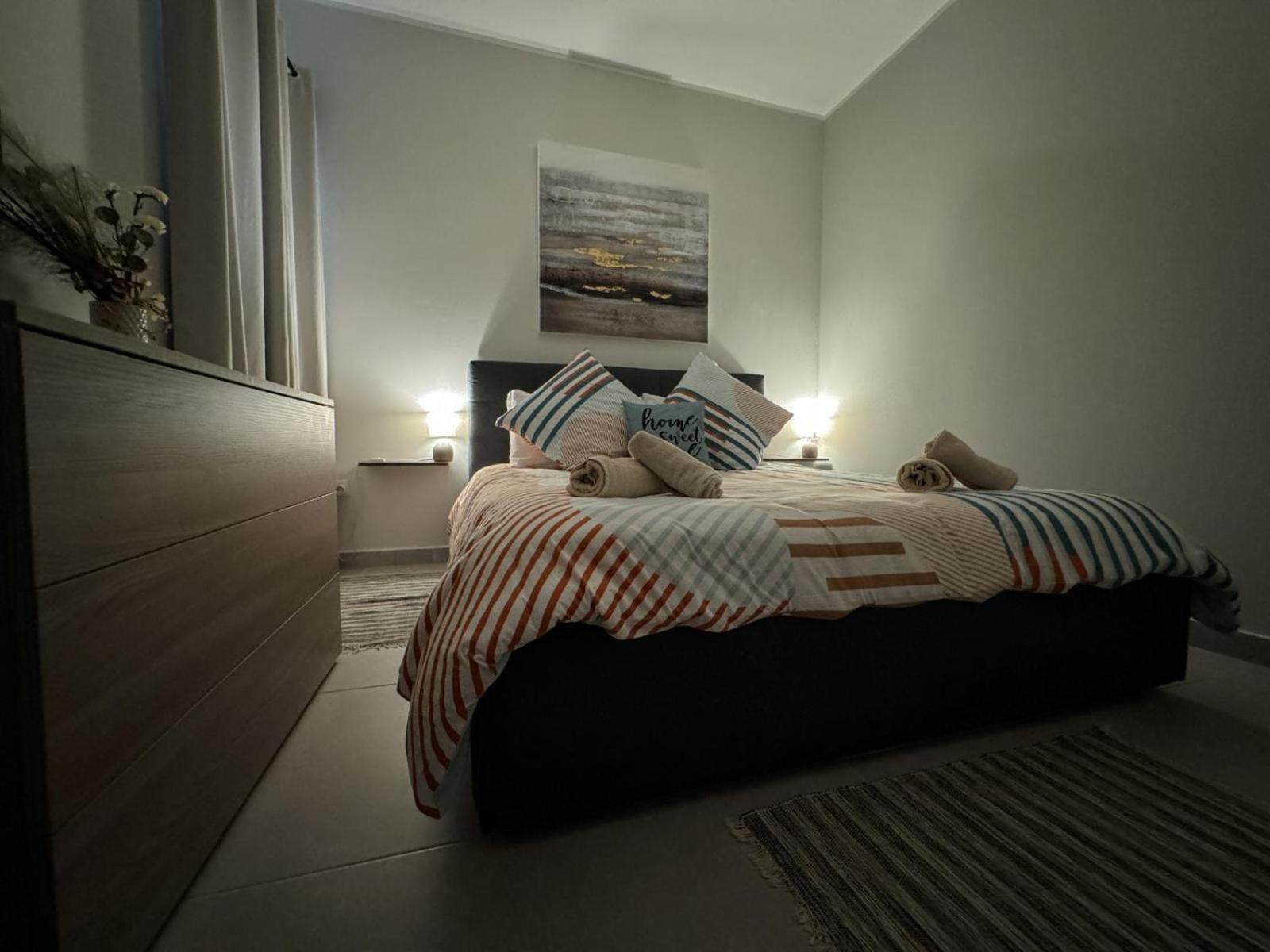 Centrally Located, Well Equipped, Stylish Flat. 세인트폴스베이 외부 사진